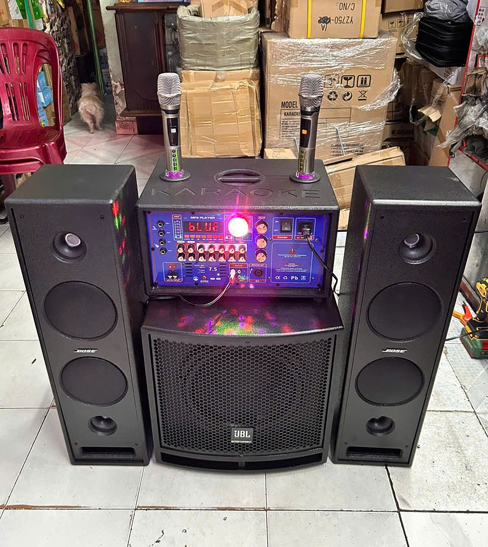 Bộ karaoke di động cho xe hơi, kèm 2 mic UHF