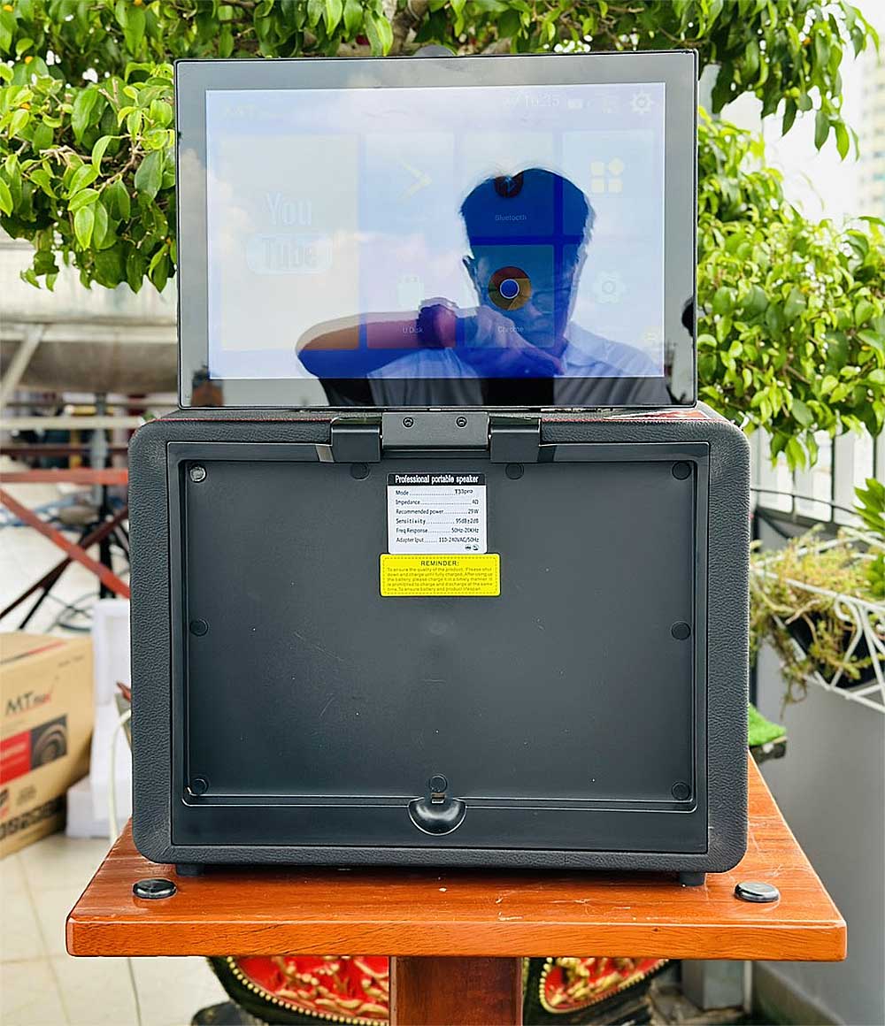 Loa karaoke xách tay T33Pro, màn hình 14 inch