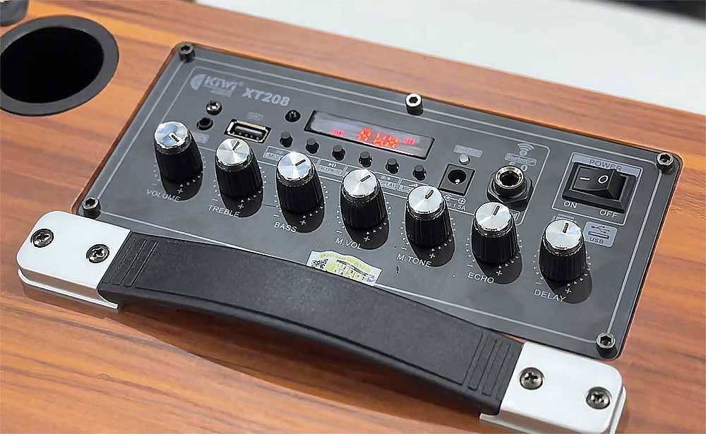 Loa xách tay KIWI XT208 Loa xách tay KIWI XT208, 2 micro UHF