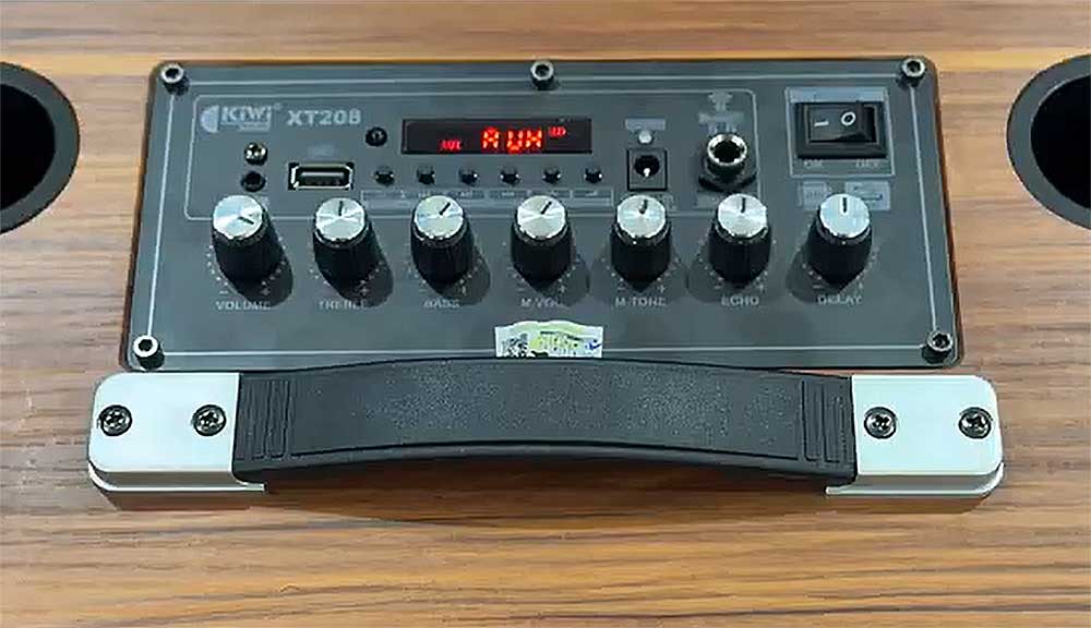 Loa xách tay KIWI XT208 Loa xách tay KIWI XT208, 2 micro UHF