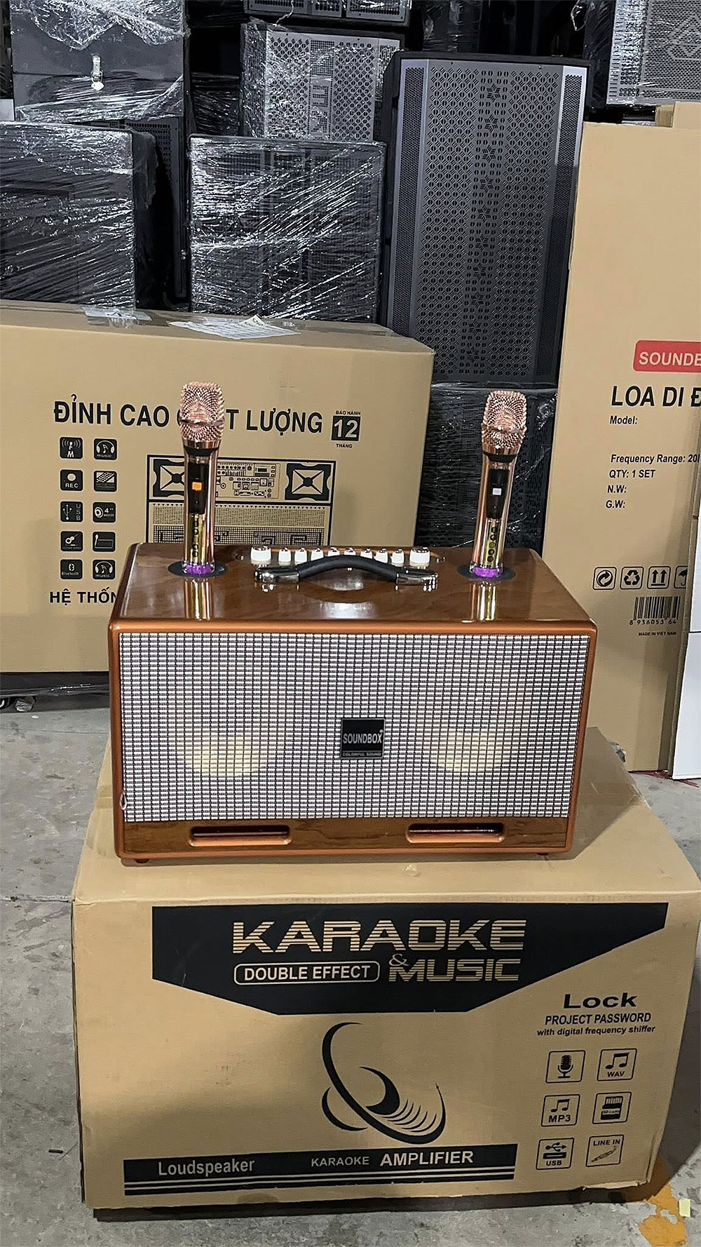 Loa xách tay Soundbox 108 Loa xách tay Soundbox 108, 2 mic UHF