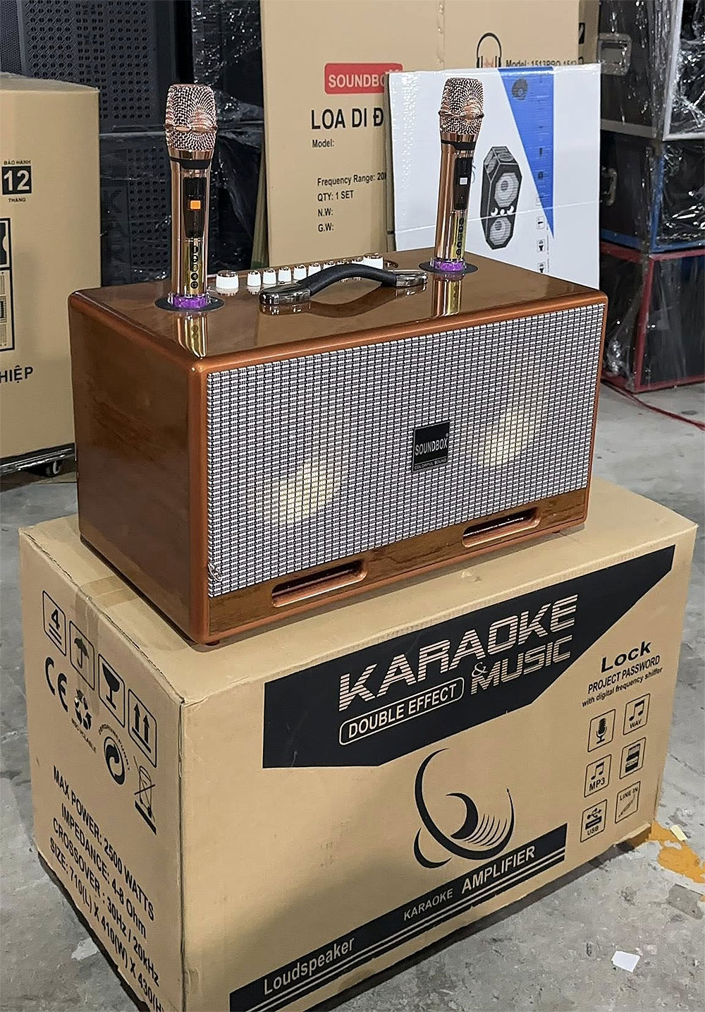 Loa xách tay Soundbox 108 Loa xách tay Soundbox 108, 2 mic UHF