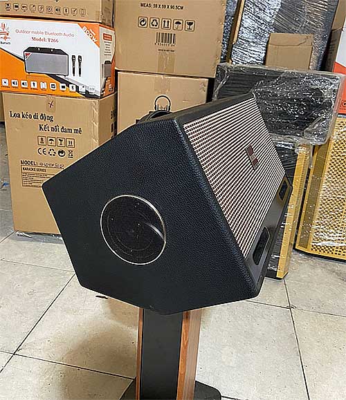 Loa xách tay Soundbox TW318, sử dụng 6 củ loa