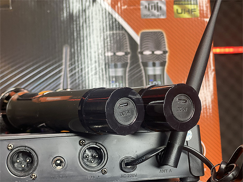 Micro Không Dây JBL VM877, chống hú tốt