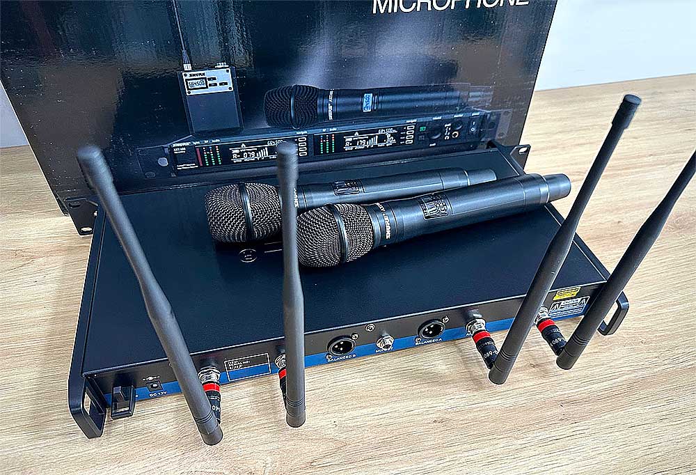 Micro không dây SHURE AXT 400, chống hú cao